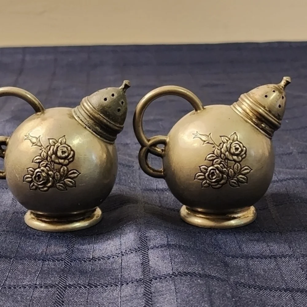 Vintage Metal Reg' D. Design Made In Japan‎ Salt And Pepper Shakers
